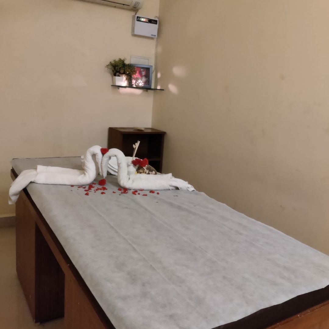 Ayurvedic oil massage setup at Royal Care Spa